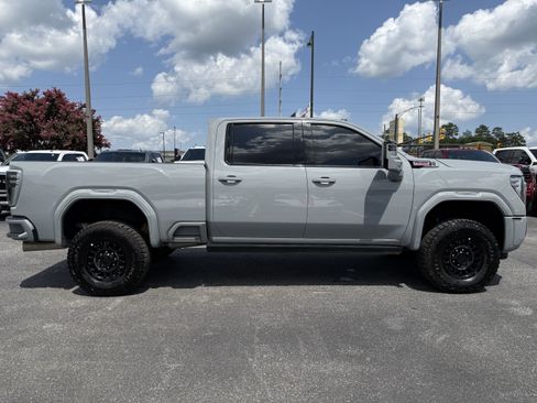 Used 2025 GMC Sierra 2500 AT4X w/ AT4X AEV Edition AWD/4WD image 11