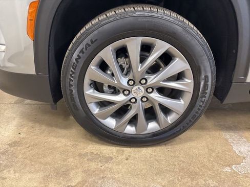 Used 2025 Buick Enclave Preferred image 11