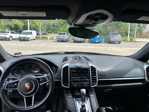 Used 2016 Porsche Cayenne AWD/4WD image 18