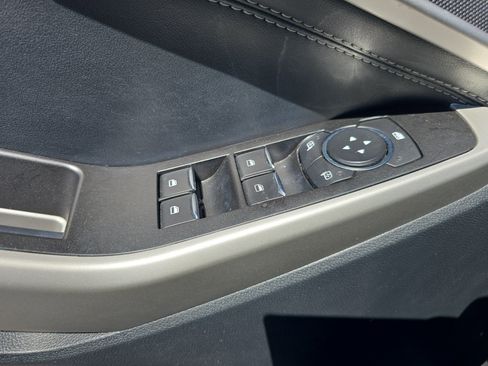 Used 2021 Ford Explorer XLT image 25