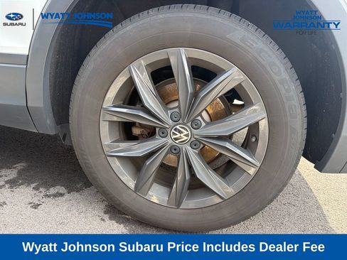 Used 2024 Volkswagen Tiguan SE AWD/4WD image 4