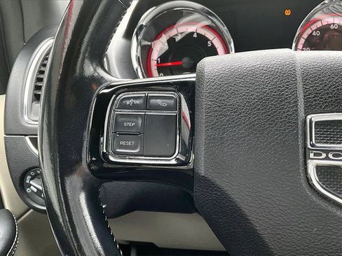 Used 2019 Dodge Grand Caravan SXT image 12