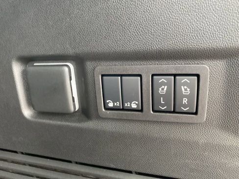 Used 2025 GMC Yukon Denali Ultimate image 29