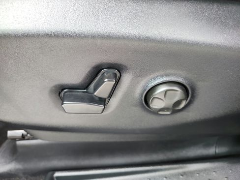 Used 2025 Chrysler Pacifica Select FWD image 22
