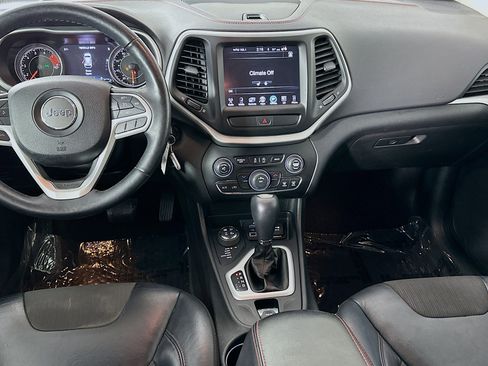 Used 2017 Jeep Cherokee Trailhawk w/ Cold Weather Group image 27