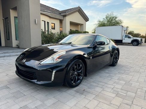 Used 2013 Nissan 370Z Touring image 2