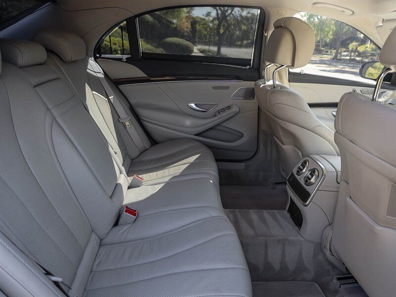 Used 2015 Mercedes-Benz S 550 Sedan image 21
