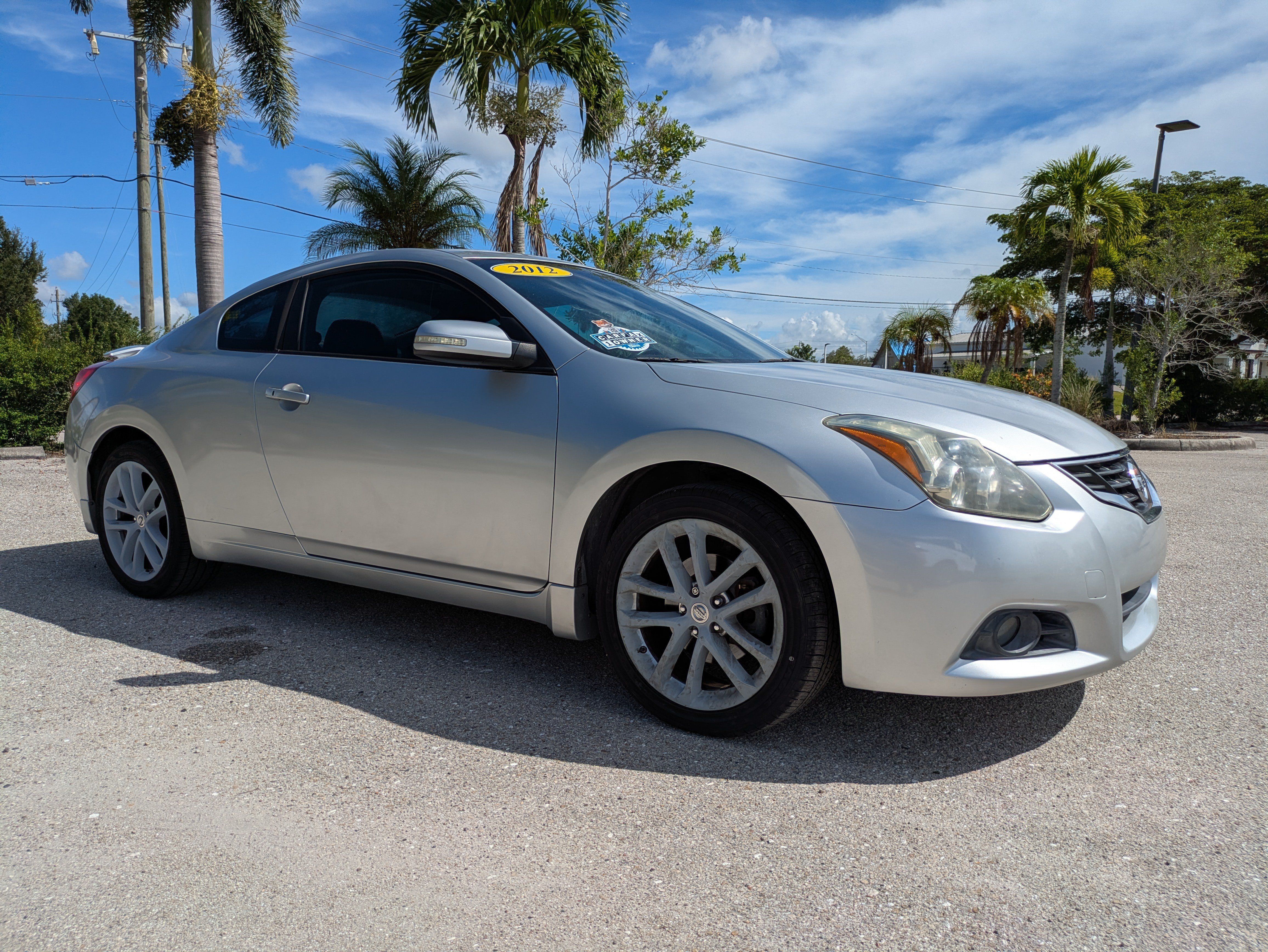 Used 2012 Nissan Altima 3.5 SR w/ 3.5SR Premium Pkg FWD image 2