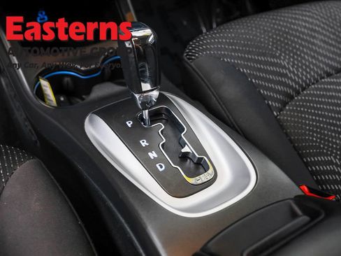 Used 2017 Dodge Journey SE w/ Flexible Seating Group image 13