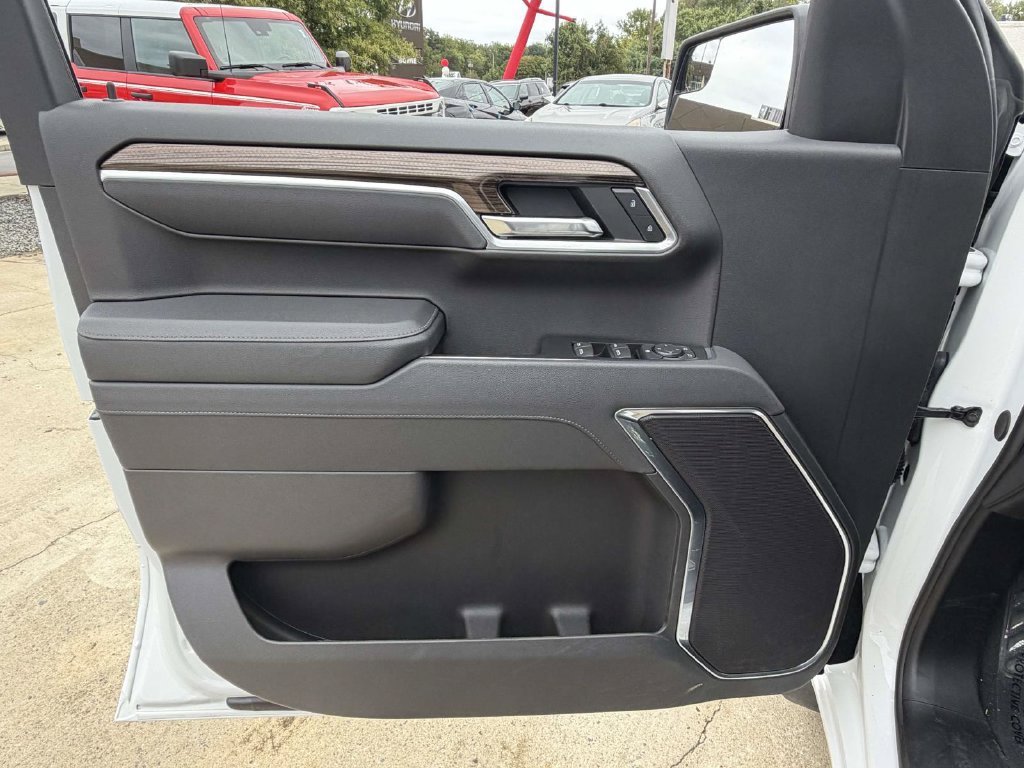 Used 2026 Chevrolet Silverado 1500 LT AWD/4WD image 12