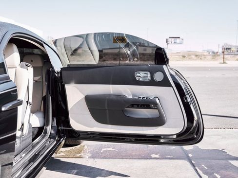 Used 2015 Rolls-Royce Wraith image 27