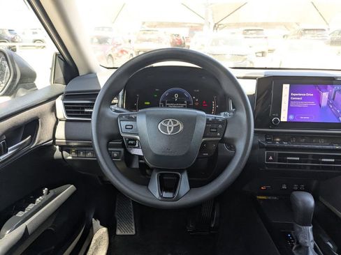 Used 2025 Toyota Camry LE image 24