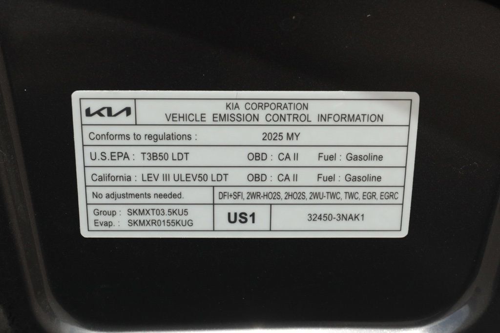 Used 2025 Kia Carnival FWD image 38