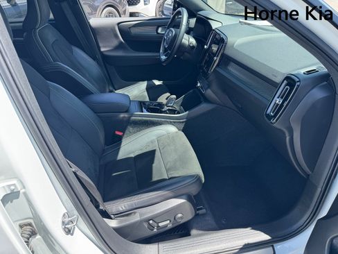 Used 2022 Volvo XC40 T5 R-Design w/ Advanced Package image 26