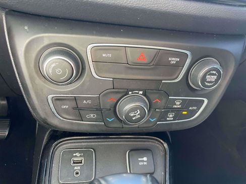 Used 2020 Jeep Compass Latitude FWD image 17