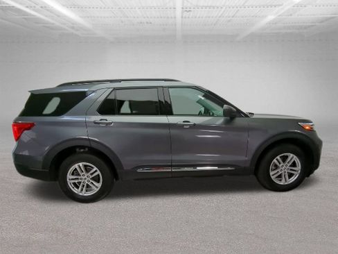Used 2023 Ford Explorer XLT AWD/4WD image 6