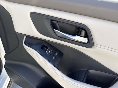 Used 2023 Nissan Rogue SL image 29