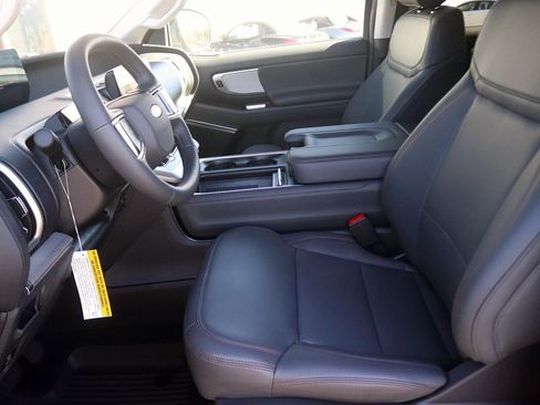 New 2025 Ford Expedition Active image 10