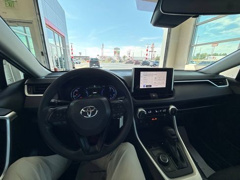 Used 2025 Toyota RAV4 LE AWD/4WD image 26