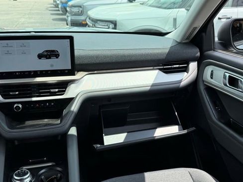 Used 2025 Ford Explorer Active AWD/4WD image 33