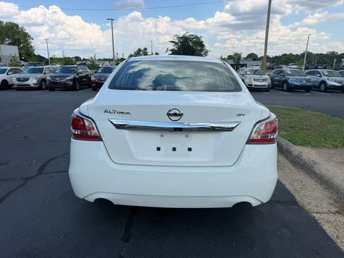Used 2015 Nissan Altima 2.5 SV w/ Convenience Package FWD image 6