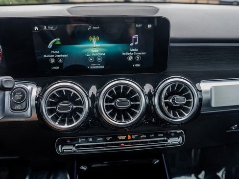 Used 2022 Mercedes-Benz GLB 250 w/ Premium Package Lite image 11