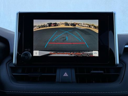 Used 2025 Toyota RAV4 XLE image 32