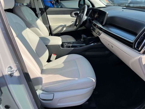 Used 2025 Kia Sorento S w/ Panoramic Sunroof Package FWD image 12