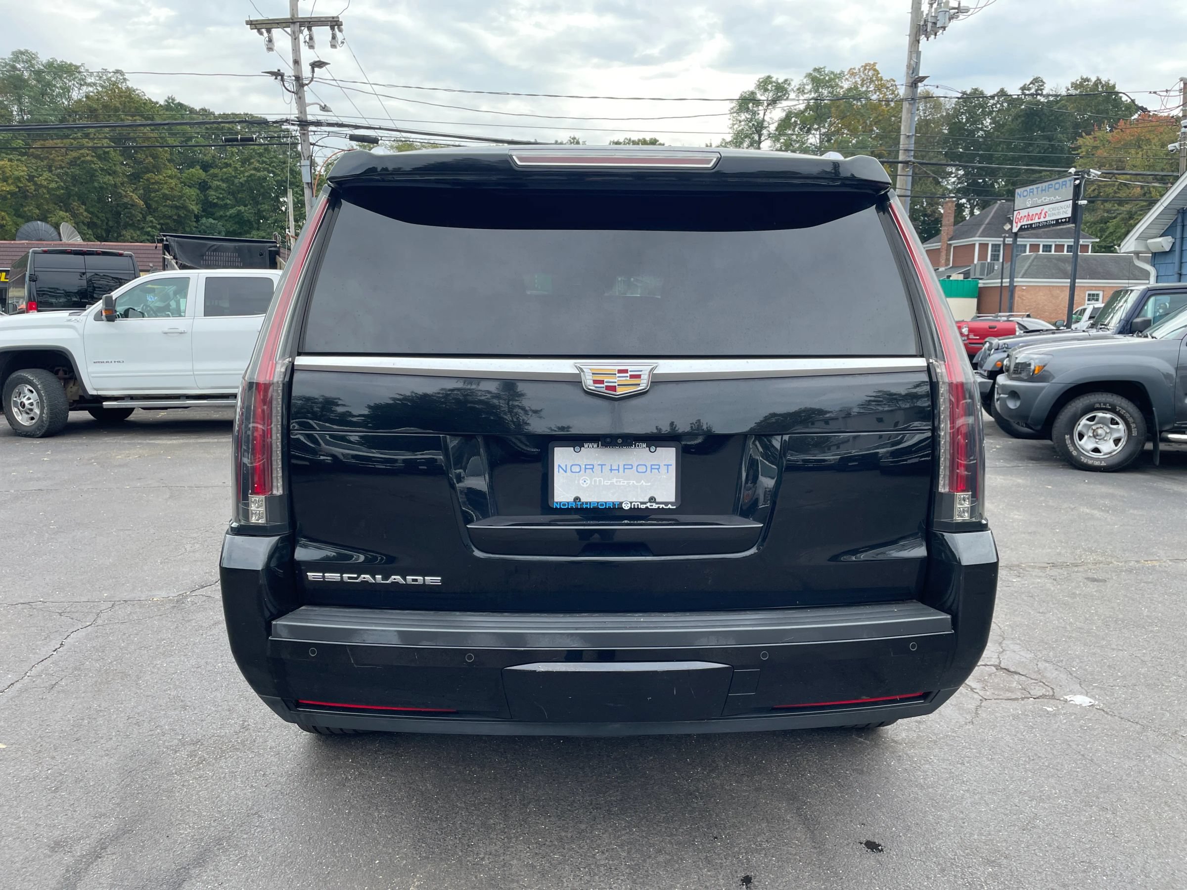 Used 2018 Cadillac Escalade Luxury AWD/4WD image 4