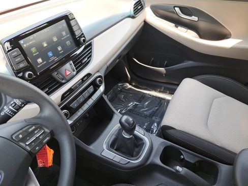 Used 2018 Hyundai Elantra GT FWD image 24