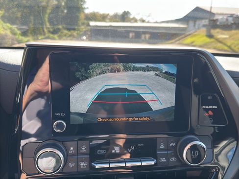 Used 2023 Toyota Highlander LE image 15