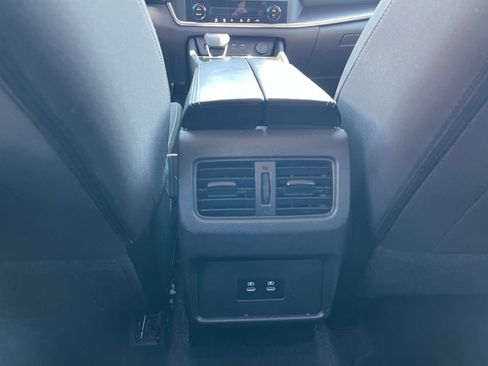 Used 2025 Nissan Rogue SV AWD/4WD image 25