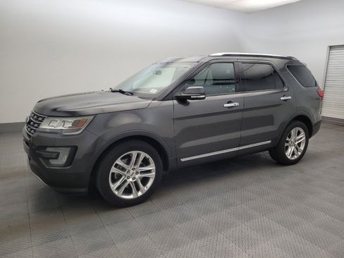 Used 2017 Ford Explorer Limited FWD image 2