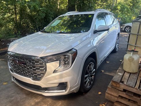 Used 2022 GMC Terrain Denali AWD/4WD image 3