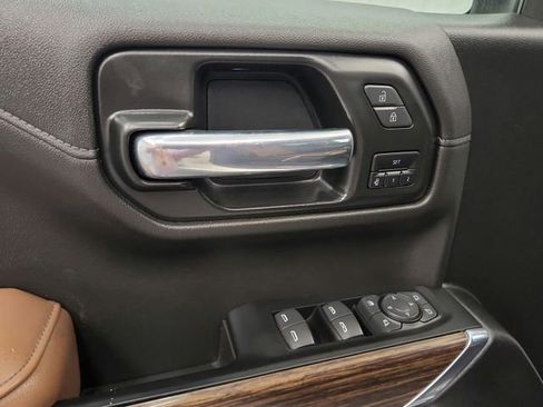 Used 2022 Chevrolet Silverado 1500 High Country w/ Technology Package AWD/4WD image 32