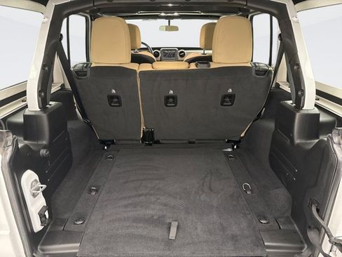 Used 2021 Jeep Wrangler Unlimited Sport image 18