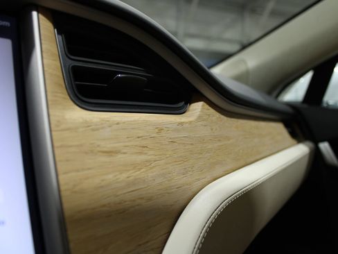 Used 2018 Tesla Model S 75D image 24