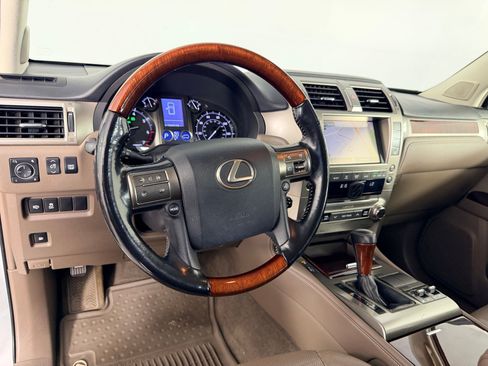 Used 2016 Lexus GX 460 w/ Premium Package AWD/4WD image 4