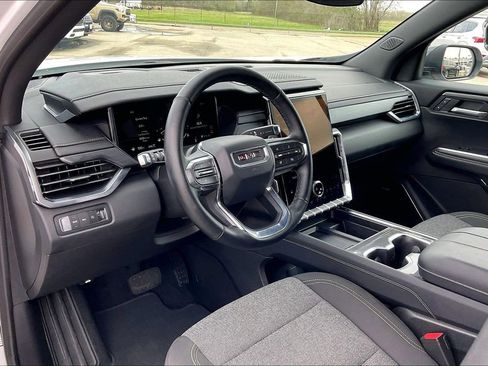 Used 2025 GMC Acadia Elevation image 14