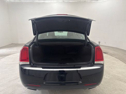 Used 2018 Chrysler 300 Touring RWD image 27