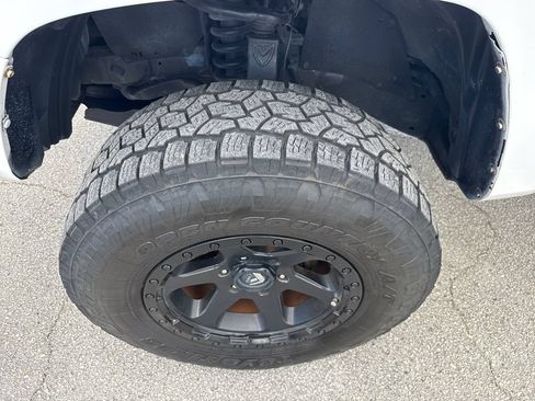 Used 2016 Toyota Tacoma SR5 w/ Towing Package RWD image 11