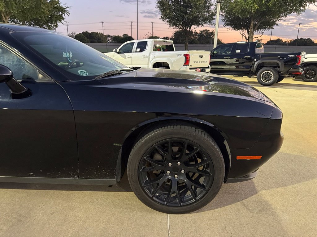 Used 2016 Dodge Challenger SXT w/ Blacktop Package RWD image 9