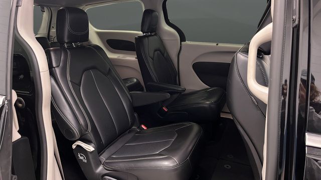 Used 2024 Chrysler Pacifica Touring-L FWD image 23