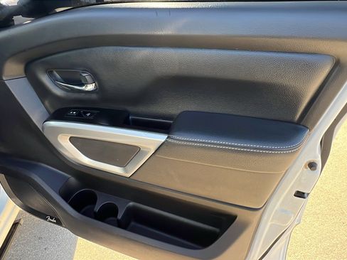 Used 2019 Nissan Titan PRO-4X w/ Pro-4x Convenience Package image 19
