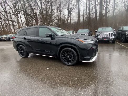 Certified 2025 Toyota Highlander XSE image 8