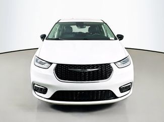 Used 2024 Chrysler Pacifica Touring-L video 2