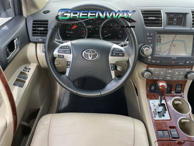 Used 2012 Toyota Highlander Limited w/ Tow Pkg FWD image 12