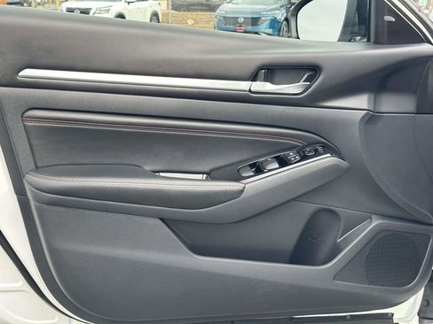 Used 2023 Nissan Altima 2.5 SR w/ SR Premium Package image 13