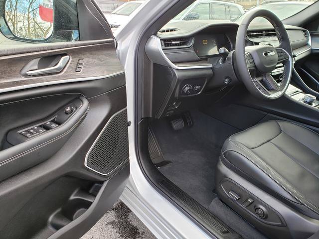 New 2026 Jeep Grand Cherokee Limited AWD/4WD image 6