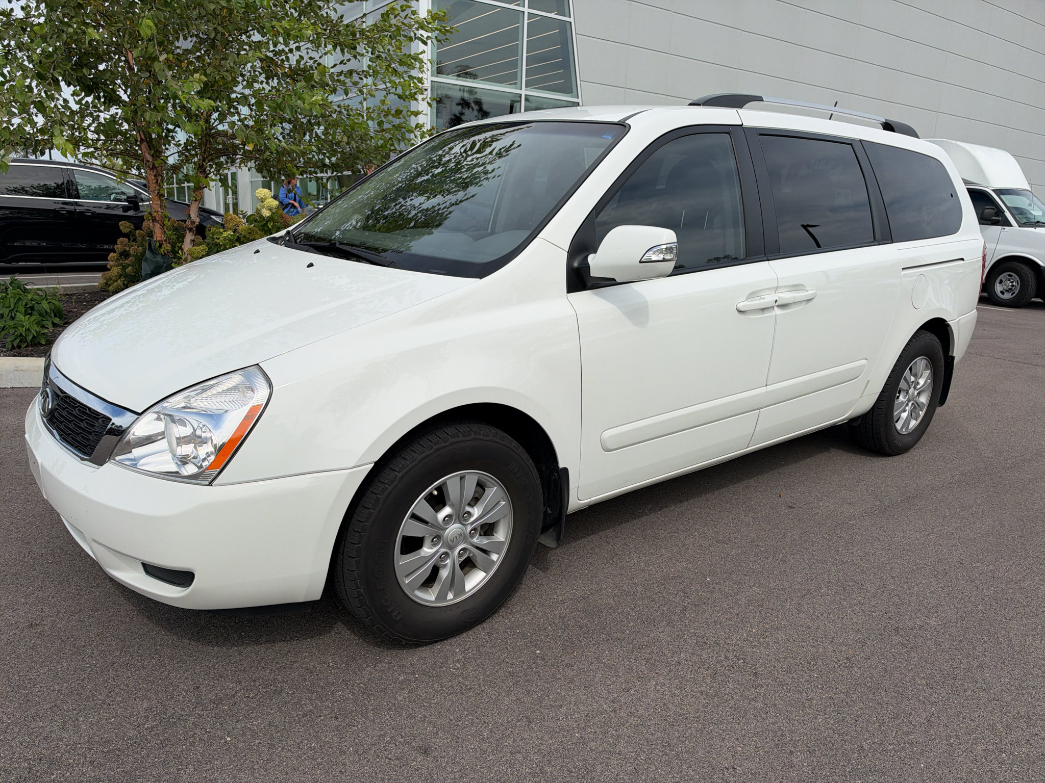 Used 2012 Kia Sedona LX w/ PWR Pkg FWD image 4